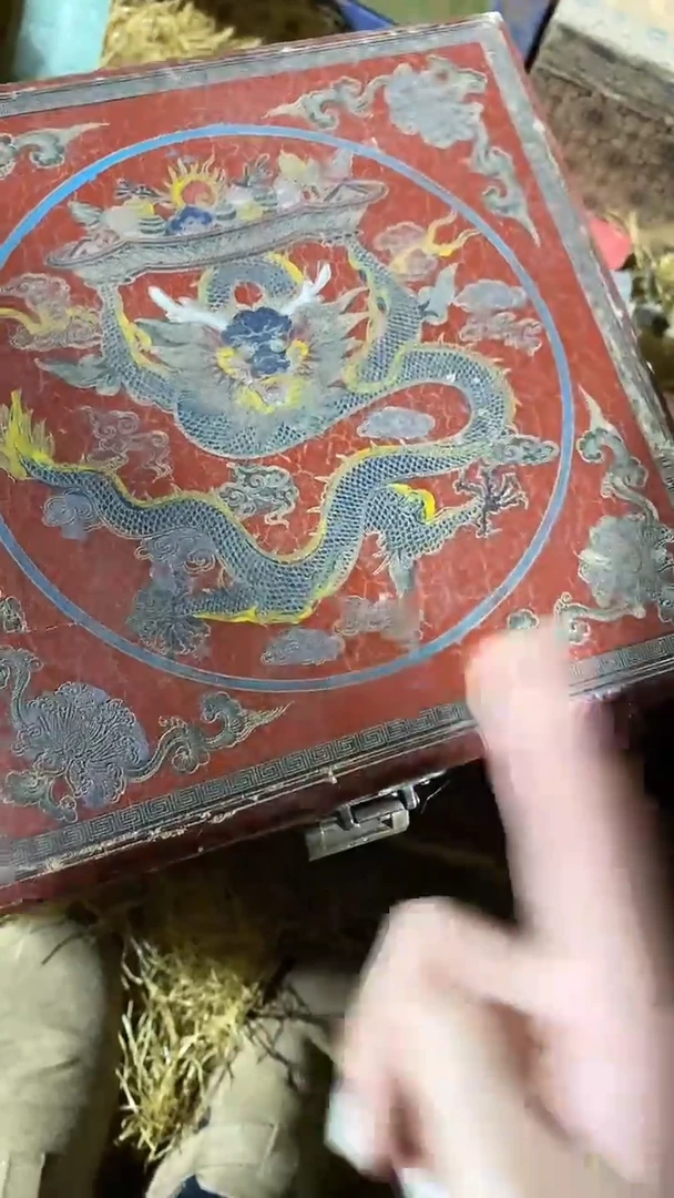 香榧木（1个闷包红色盘龙正方形大盒子）