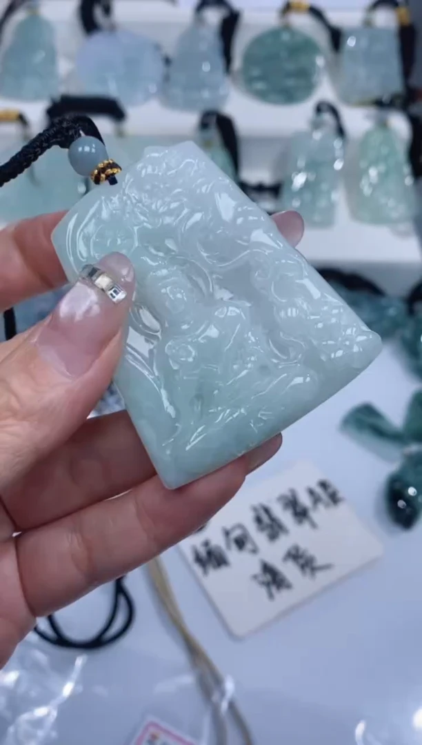 颈饰未镶嵌翡翠吊坠