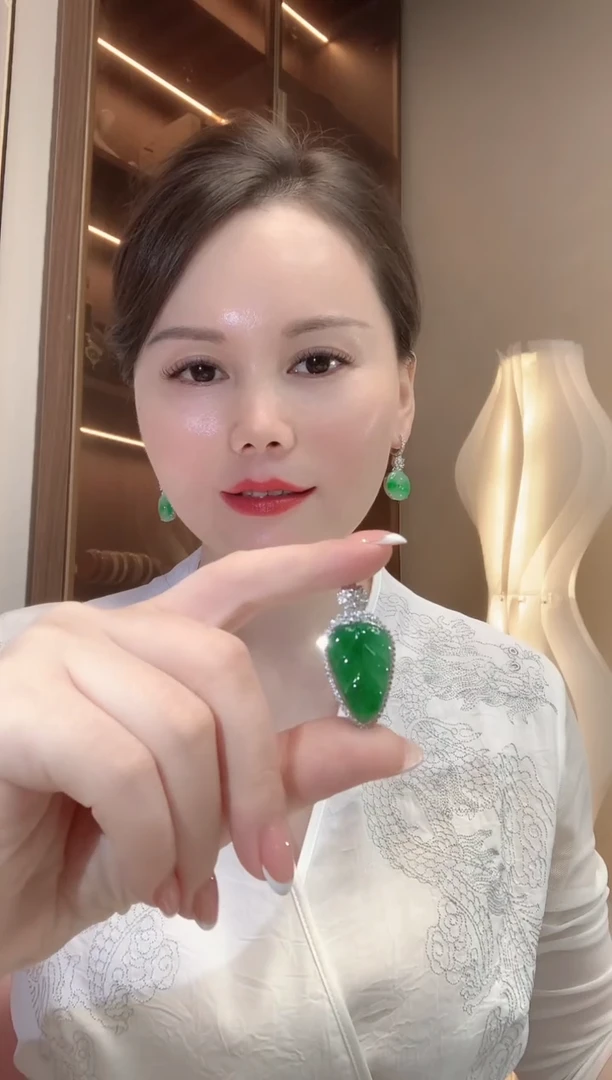 翡翠18K金镶嵌吊坠(不含链)C106