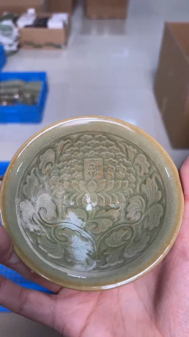 陶瓷橄榄绿大观斗笠盏（一个）微瑕/开片/矿点