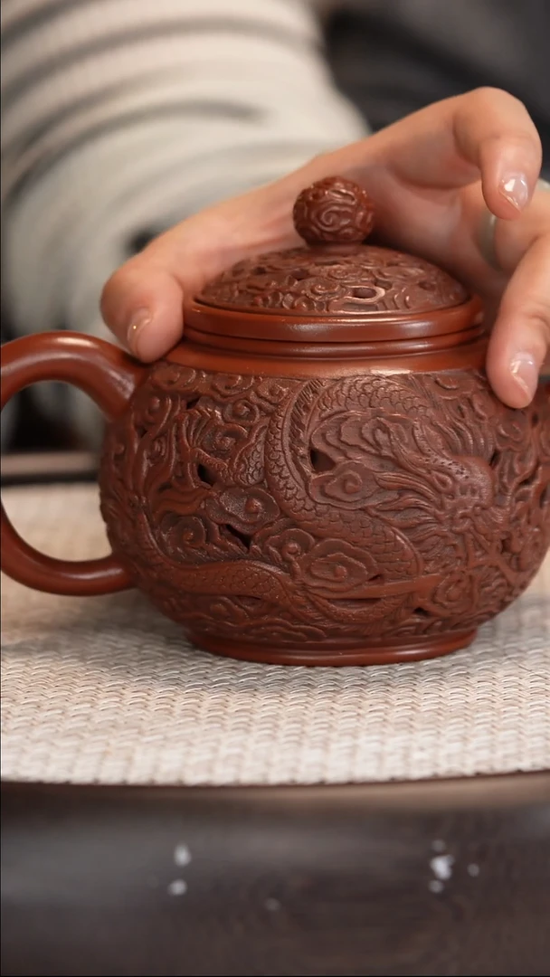 茶壶紫砂【潘洪均】大红袍 镂空龙（浮雕）  220cc
