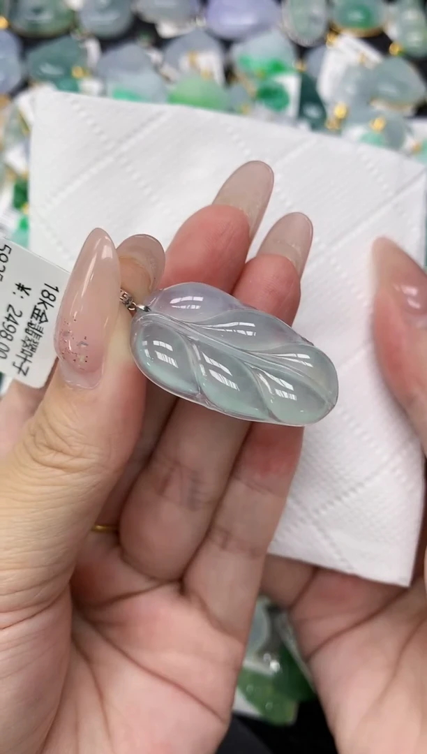 颈饰18K金镶嵌翡翠1111111111