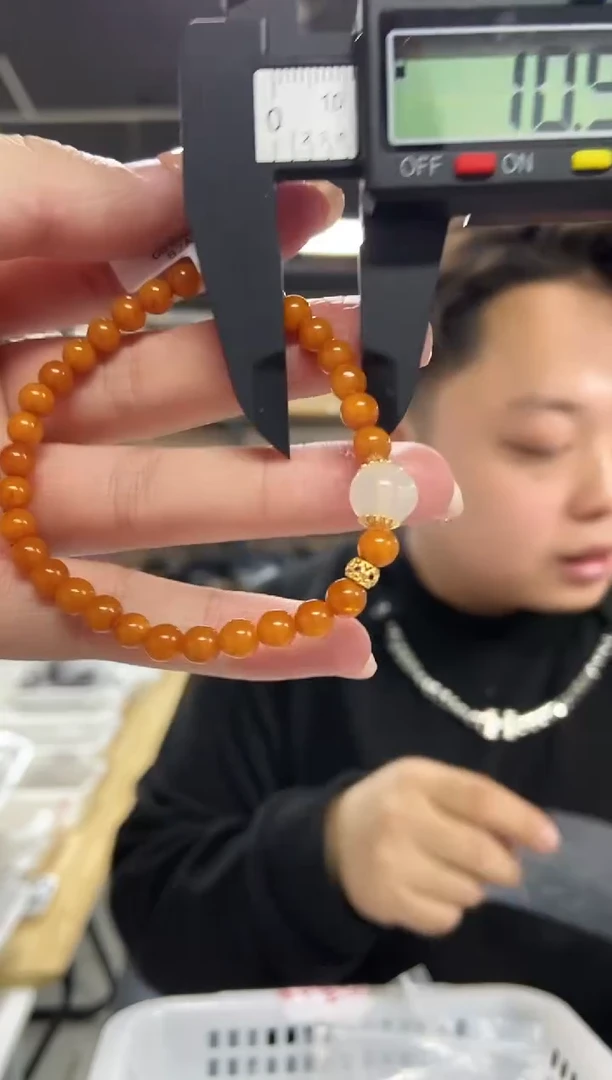 【闪购商品】蜜蜡裸石未镶嵌多样性发其一颜色微差