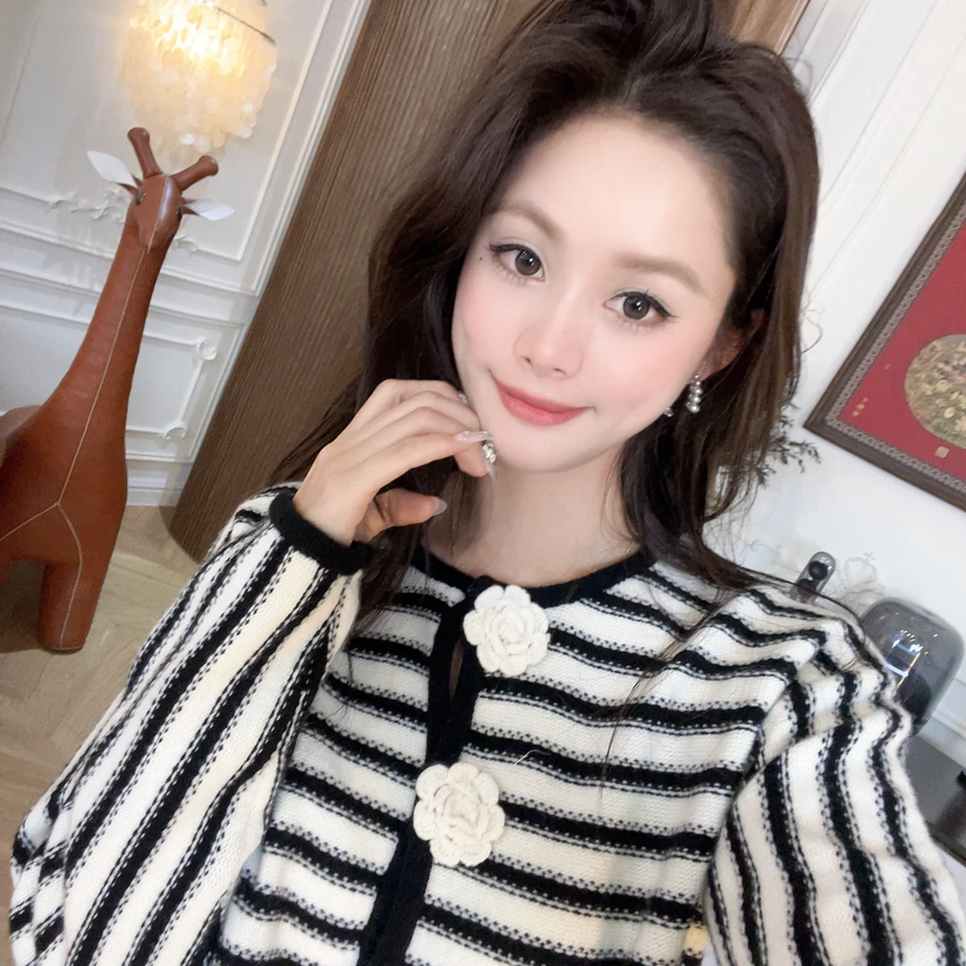 YTTRIUM LIN[小花条纹开衫]针织衫时尚百搭（不能机洗）42956