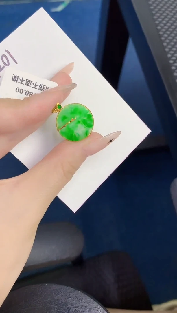 颈饰18K金镶嵌翡翠缅甸天然翡翠A货