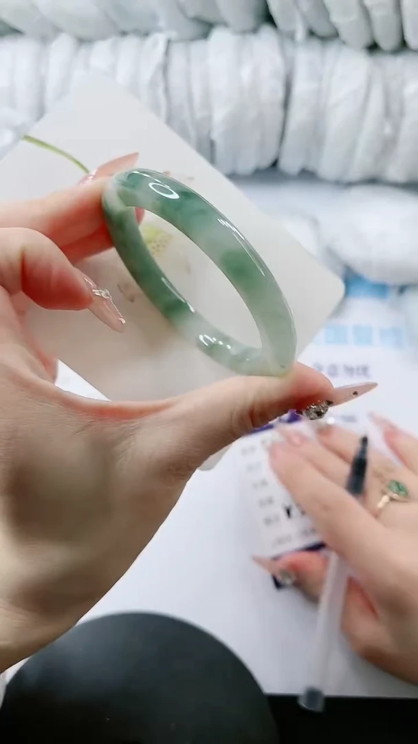 【闪购商品】石英质玉手镯未镶嵌多样性发货V354