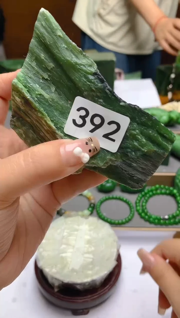 和田玉（碧玉）未镶嵌珠宝半成品1