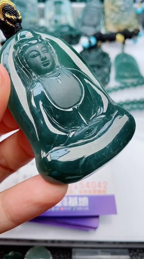 翡翠未镶嵌颈饰