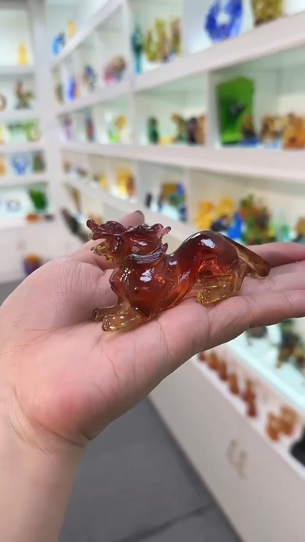 琉璃红色貔貅摆件件