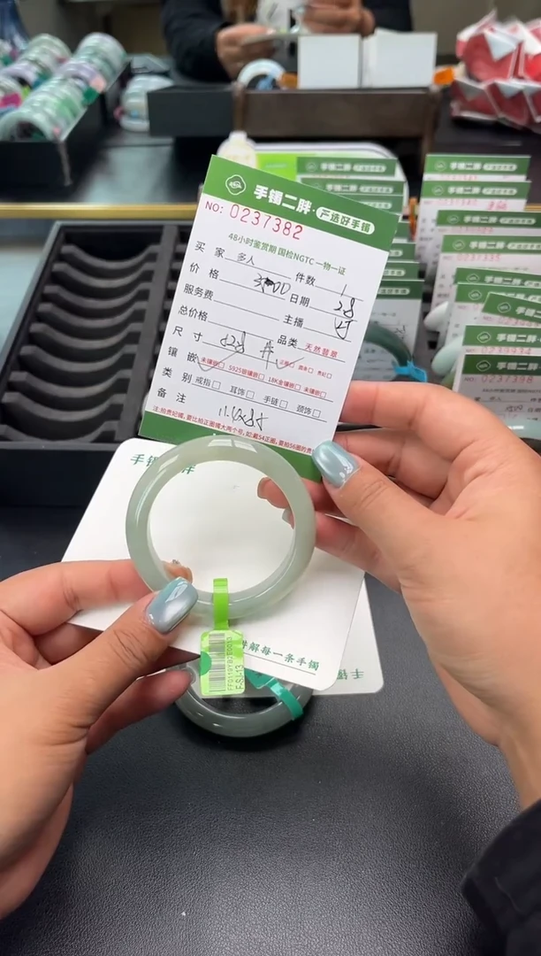 【闪购商品】翡翠手镯未镶嵌多人