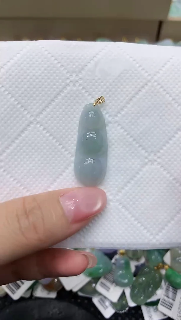 翡翠18K金镶嵌颈饰111111111