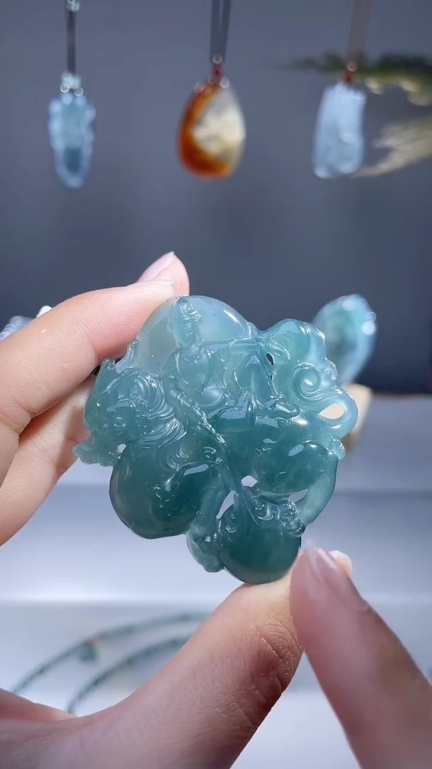 颈饰未镶嵌翡翠观音