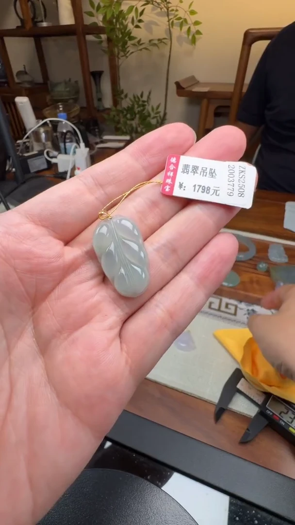 18K金镶嵌定制翡翠8888813