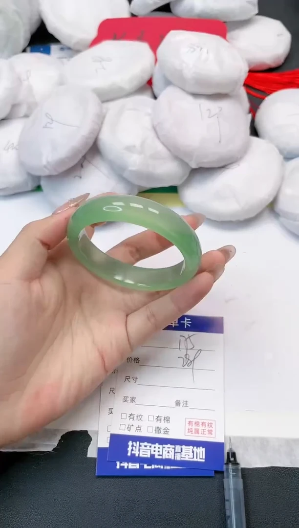 【闪购商品】石英质玉手镯未镶嵌175-58