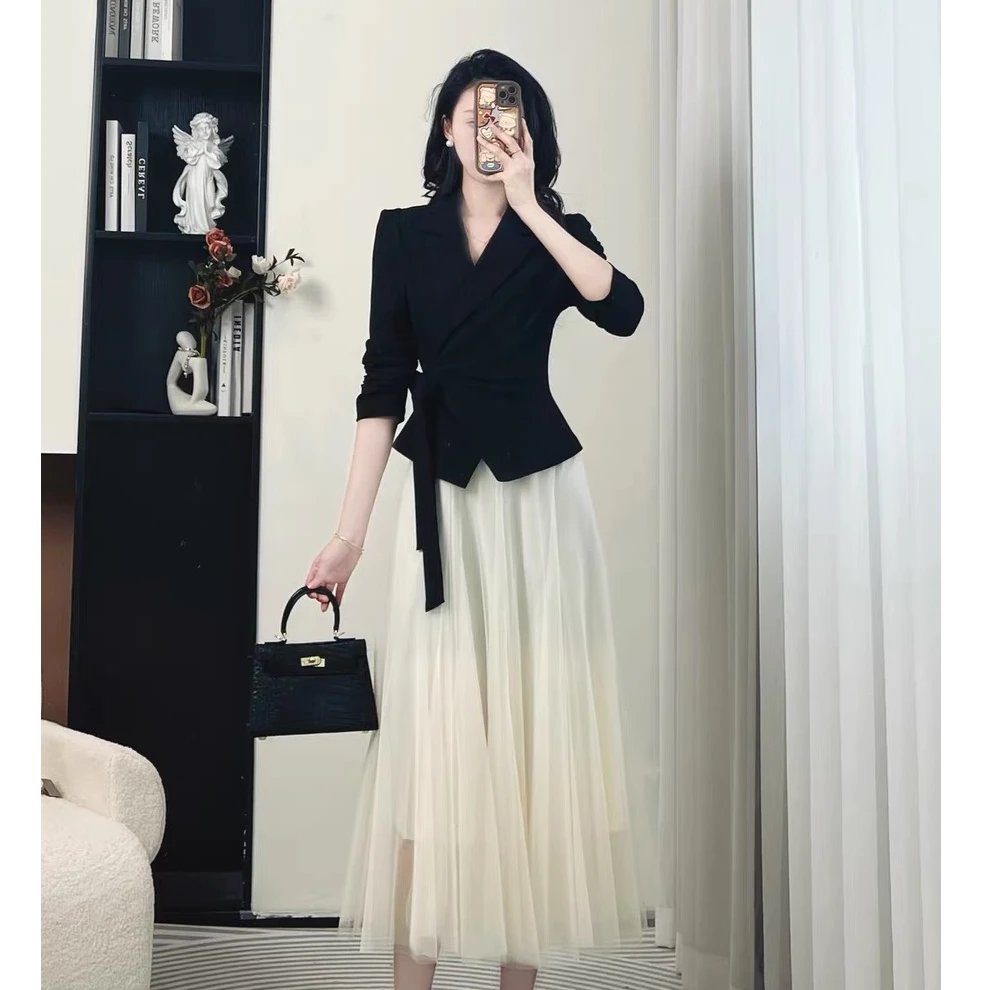 2025年春秋穿搭黑色小西装套装女超火高级感网纱半身裙两件套潮