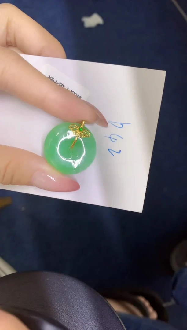 翡翠18K金镶嵌颈饰缅甸天然翡翠A货