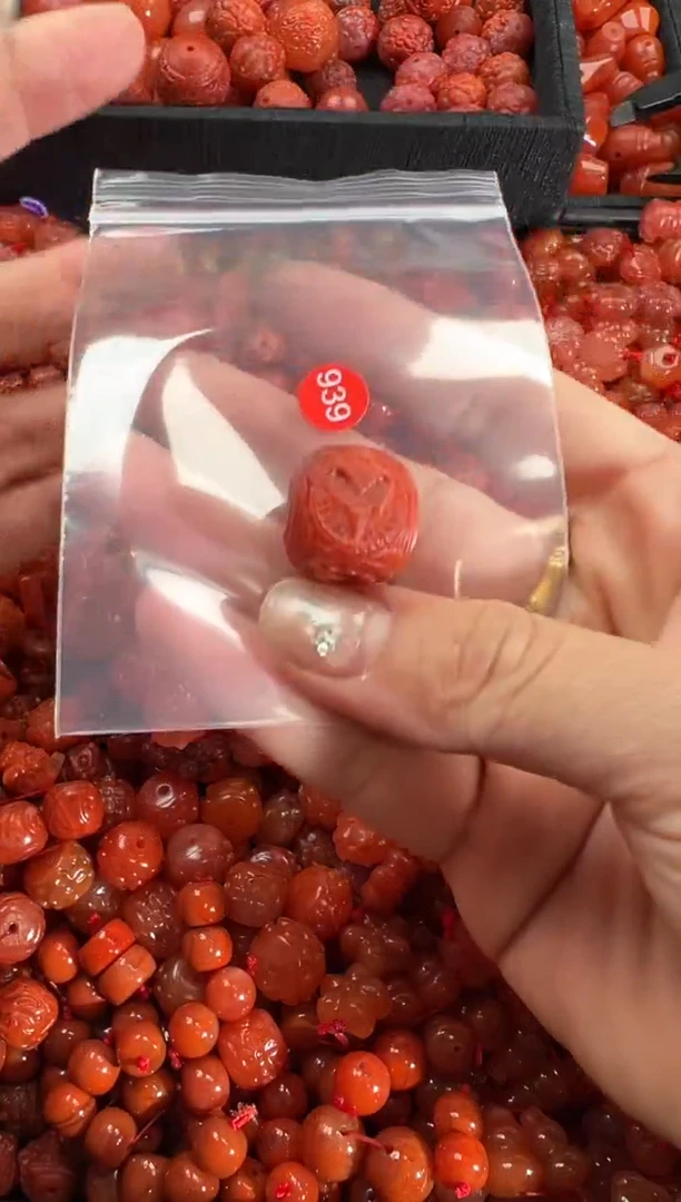 【闪购商品】南红玛瑙颈饰未镶嵌1