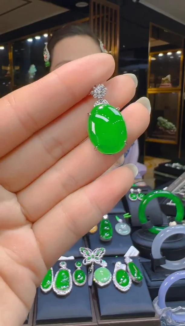 吊坠(赠链)未镶嵌翡翠080