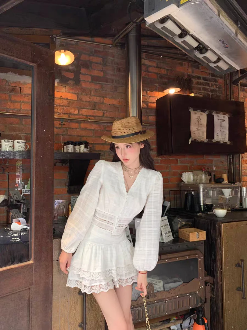 白月光 蕾丝套装显瘦气质长袖V领衬衫上衣小众拼接高腰蕾丝半身裙