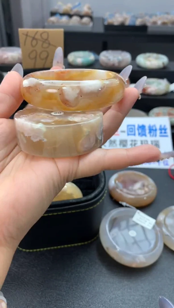 未镶嵌手镯石英质玉（59-60圈口）赠送镯心 无证书