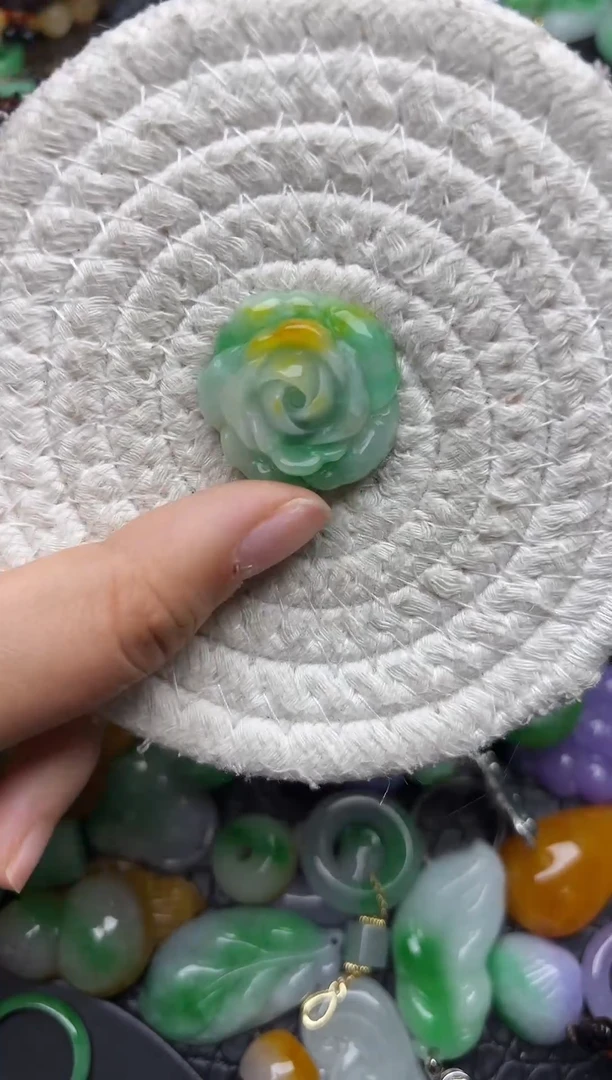 颈饰未镶嵌翡翠缅甸翡翠吊坠