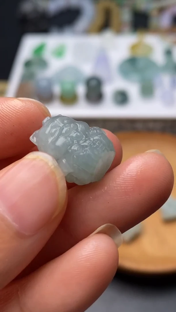 定制翡翠未镶嵌翡翠毛货多样性发其一