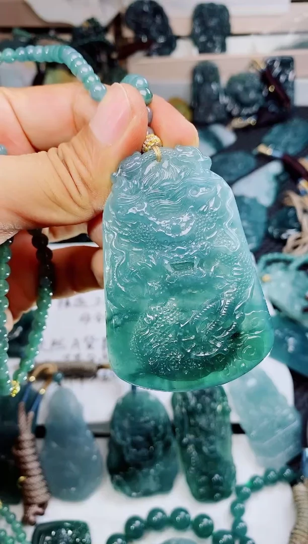 翡翠未镶嵌颈饰