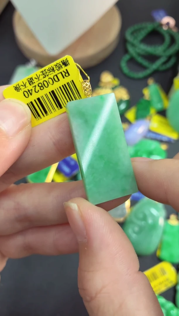 吊坠(不含链)18K金镶嵌翡翠挂件