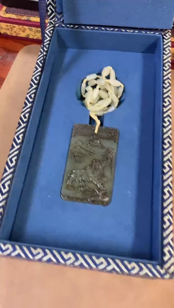 颈饰未镶嵌和田玉和田玉挂件子冈牌L552