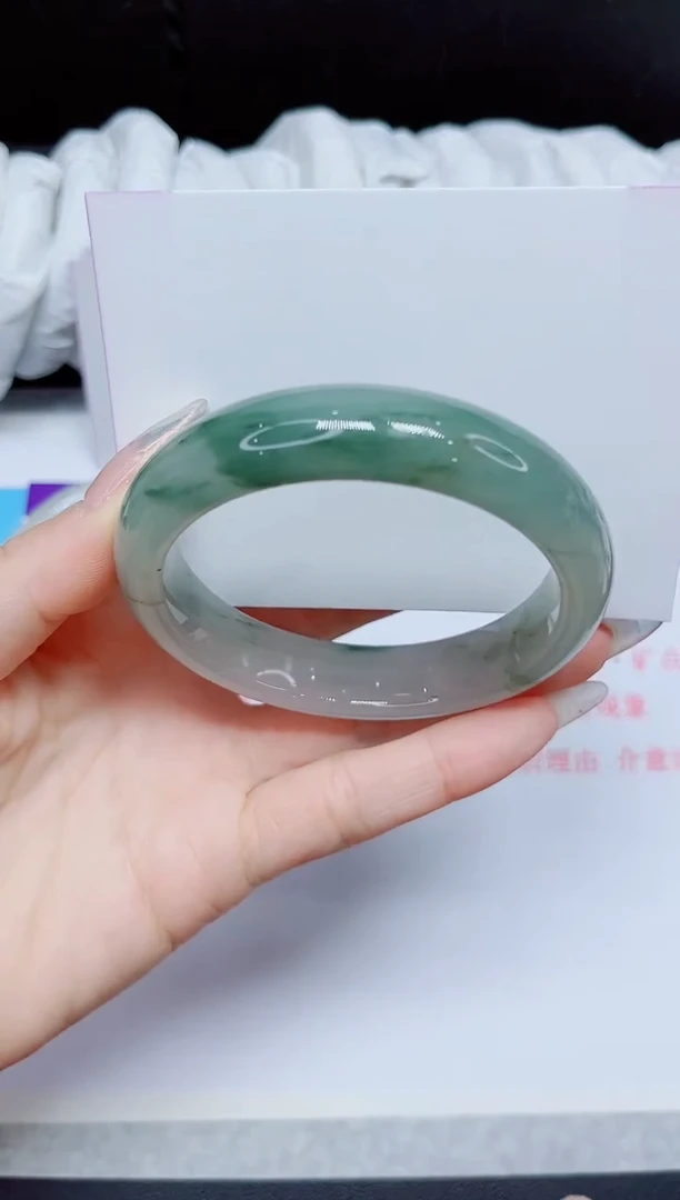 石英质玉手镯未镶嵌17.