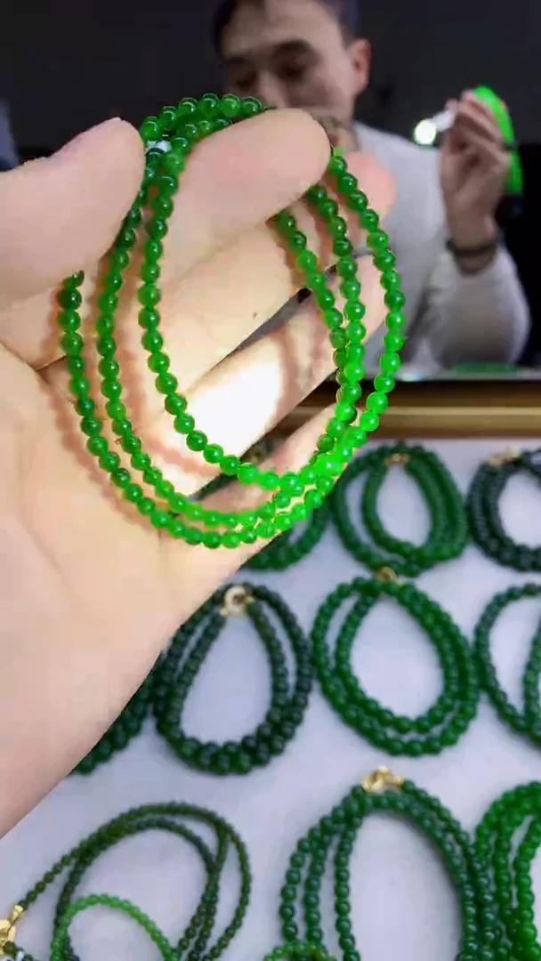 项链未镶嵌和田玉（碧玉）卡4菠菜绿