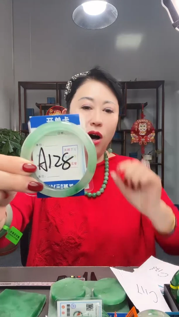 【闪购商品】石英质玉手镯未镶嵌非洲翠