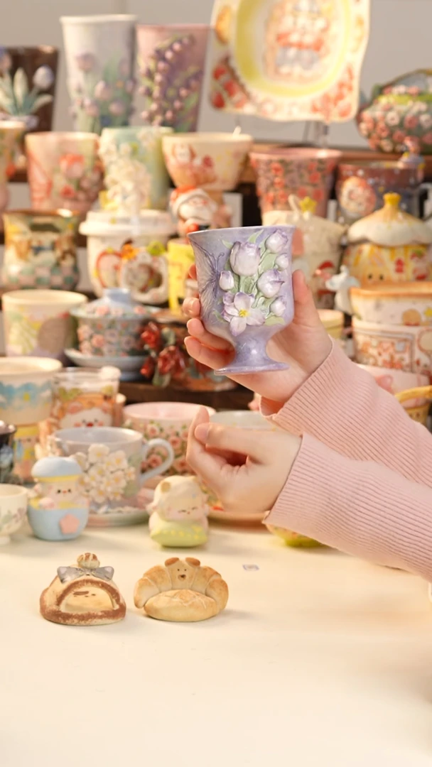 摆件陶景德镇釉下彩手绘设计师款陶瓷