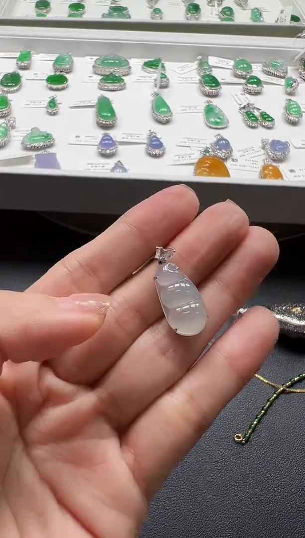 颈饰18K金镶嵌翡翠KGJH1115-008