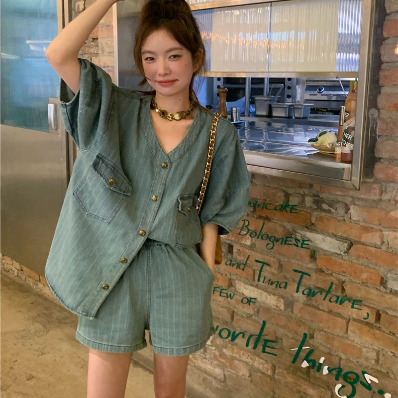 港味复古宽松v领灯笼袖牛仔上衣+阔腿休闲短裤套装