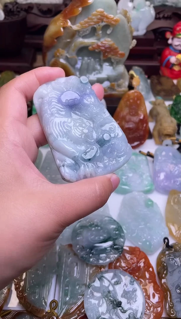 颈饰未镶嵌翡翠龙腾虎跃