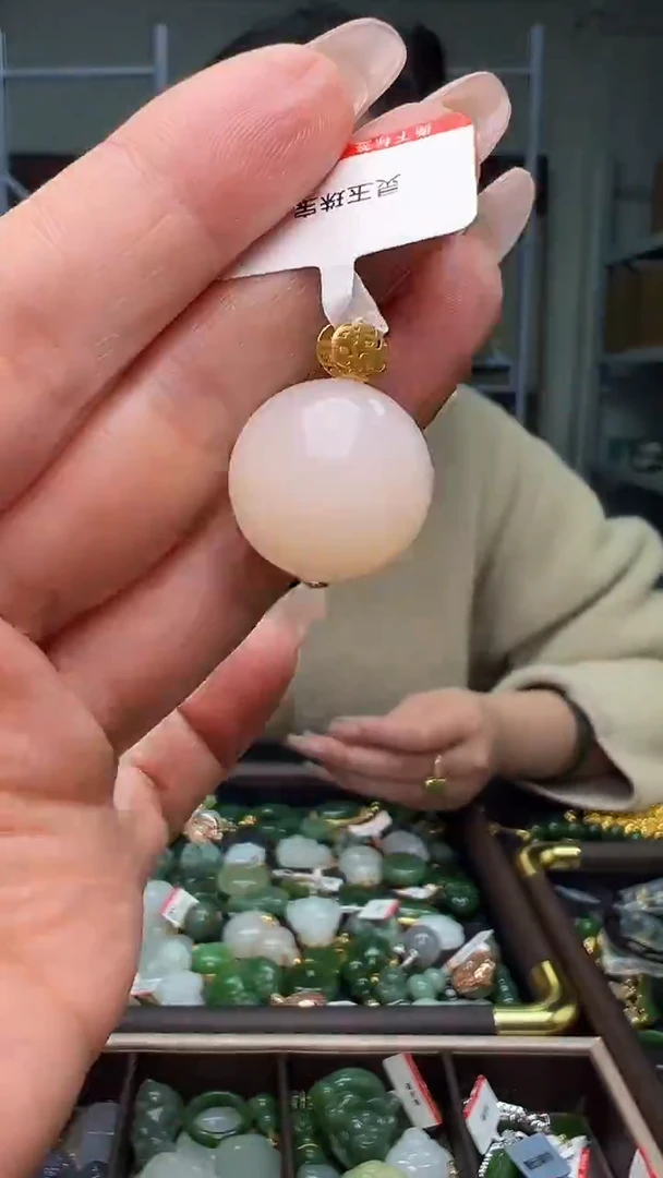 颈饰18K金镶嵌和田玉（多样性发货.发其一）11.22.77