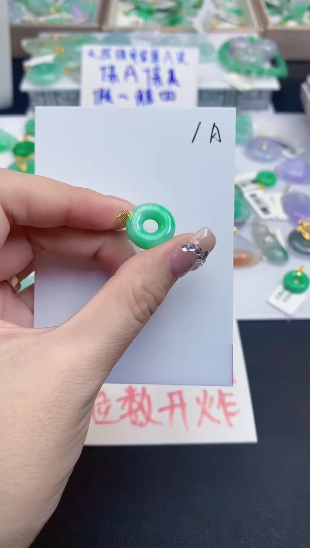 颈饰18K金镶嵌翡翠天然缅甸a货翡翠
