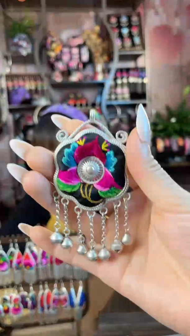 织绣民族风手工非遗老绣饰品350