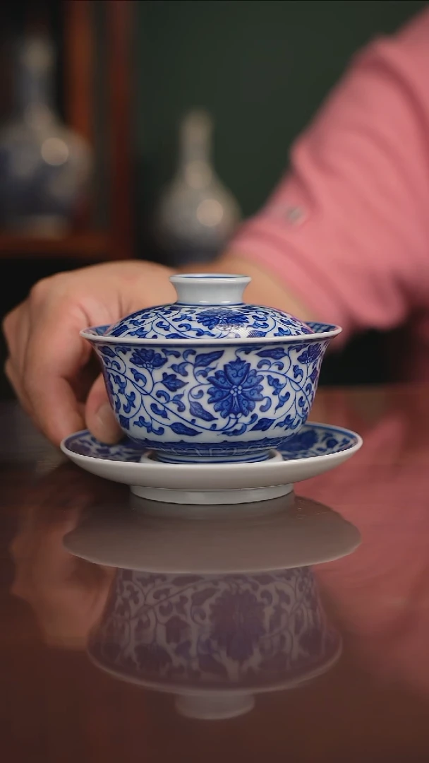 晓月窑青花缠枝盖碗