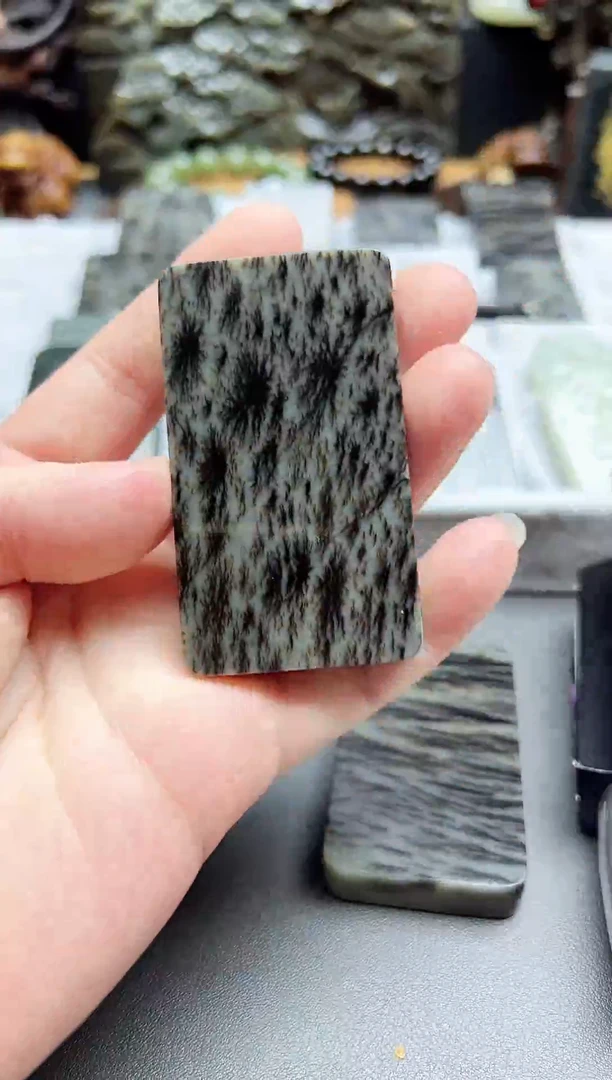 颈饰未镶嵌和田玉若羌青花意境平安无事牌