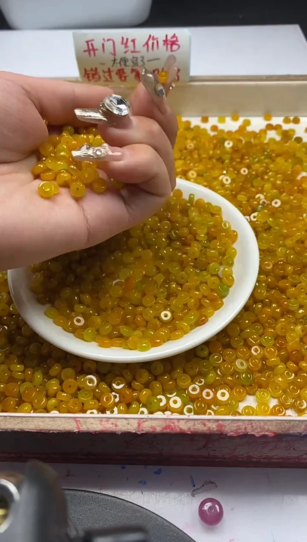 【闪购商品】翡翠颈饰未镶嵌w1491黄翡隔片6*3mm*30颗