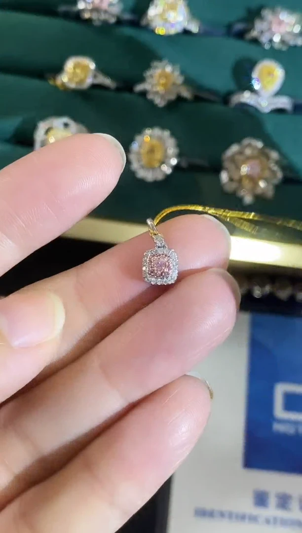 18K金镶嵌吊坠钻石643