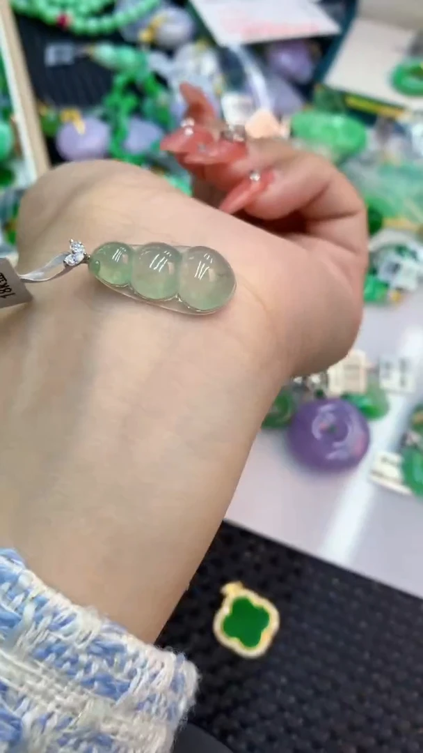 颈饰18K金镶嵌翡翠1