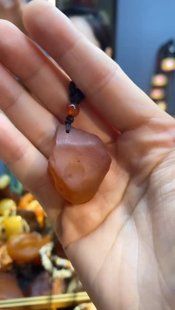 未镶嵌颈饰琥珀吊坠