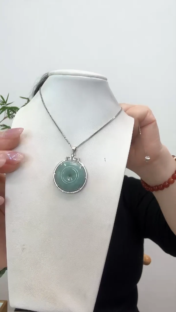 【闪购商品】翡翠吊坠(赠链)银S925镶嵌平安扣