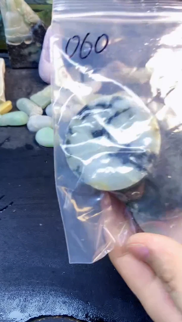 未镶嵌挂件翡翠用****3天然翡翠060