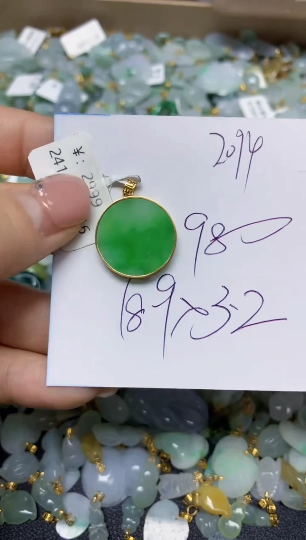 【闪购商品】翡翠挂件18K金镶嵌 天然翡翠A货