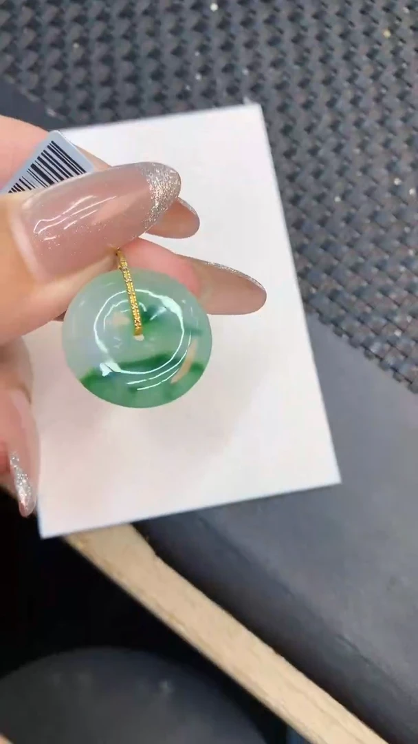 颈饰18K金镶嵌翡翠1