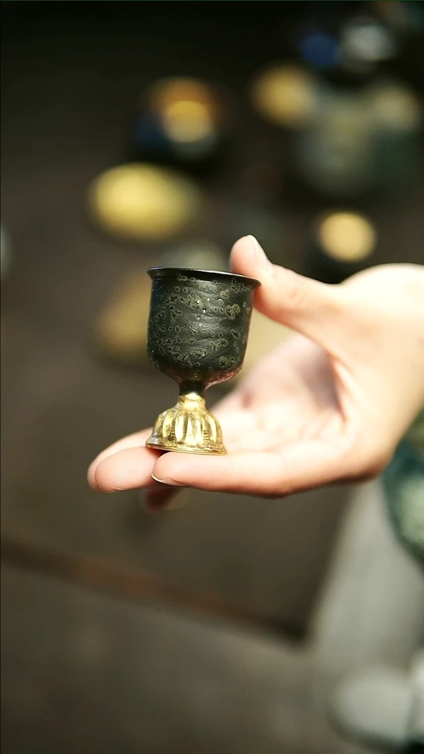 【闪购商品】张小恒陶泥黑金杯子